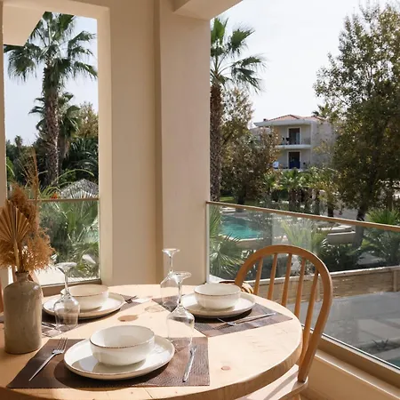 Nusa & 4* Πευκοχώρι