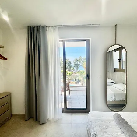 Nusa & מלון דירות 4*