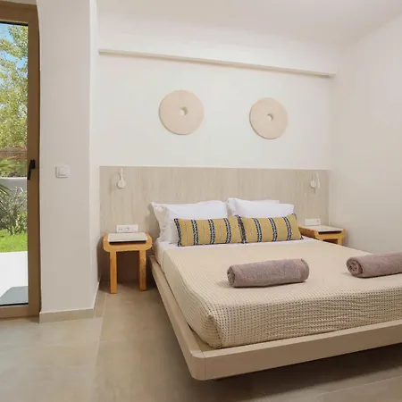 Nusa & 4* Πευκοχώρι