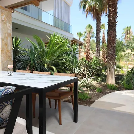 Nusa & 4* פפקוהורי