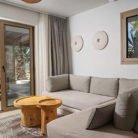 Ξενοδοχείο με διαμερίσματα Nusa & 4*