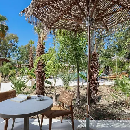 Ξενοδοχείο με διαμερίσματα Nusa & 4*