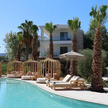 Nusa & 4* Πευκοχώρι